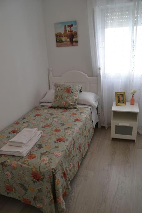 Cozy And Well Connected Apartment Севилья Экстерьер фото