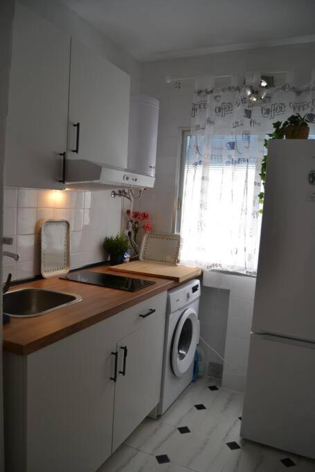 Cozy And Well Connected Apartment Севилья Экстерьер фото