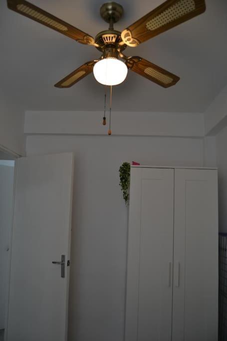 Cozy And Well Connected Apartment Севилья Экстерьер фото