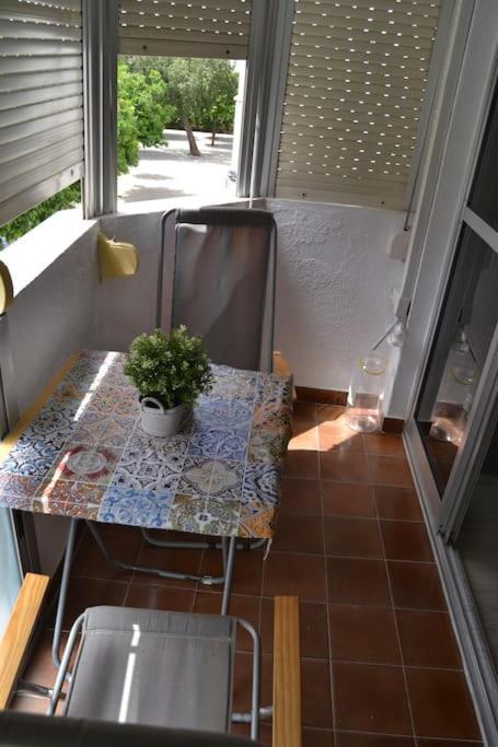 Cozy And Well Connected Apartment Севилья Экстерьер фото