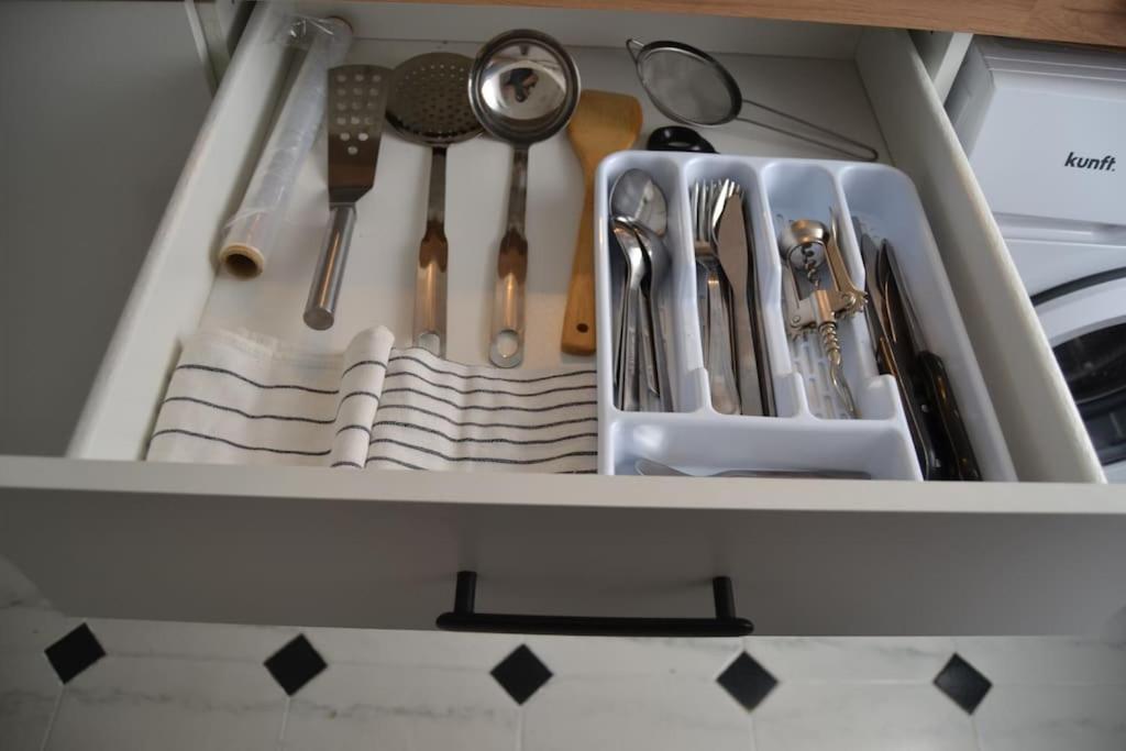 Cozy And Well Connected Apartment Севилья Экстерьер фото